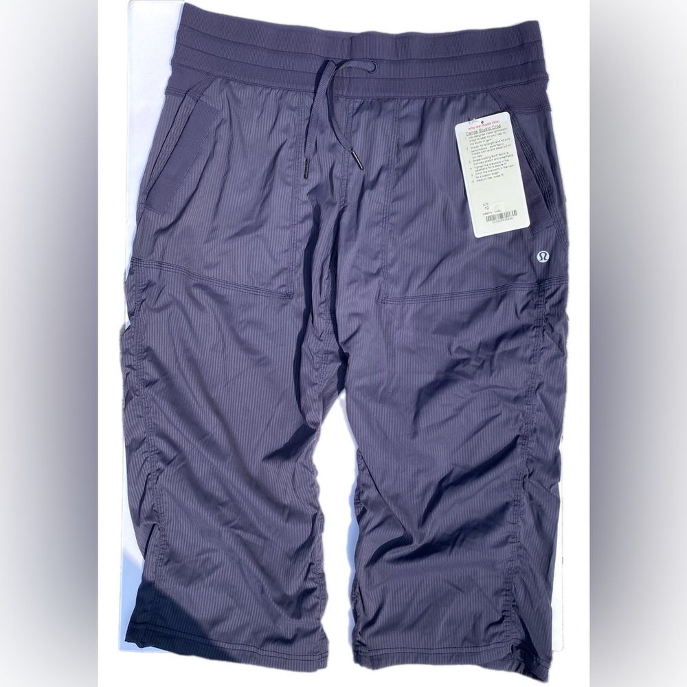 Lululemon Studio Crop *No
Liner Cadet Blue Size 10 NWT - Picture 6 of 8